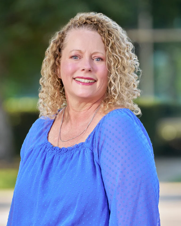 Shannon Packard Headshot