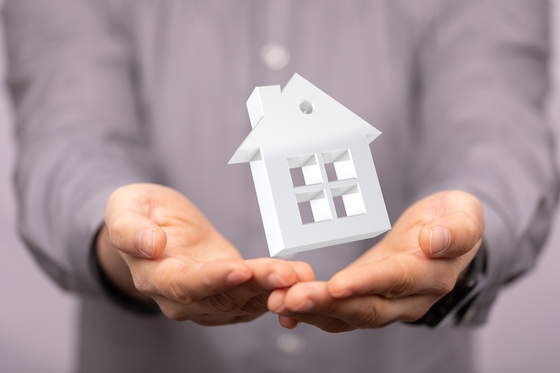 Secure Your Dream Home: Real Estate Agent Offering Support